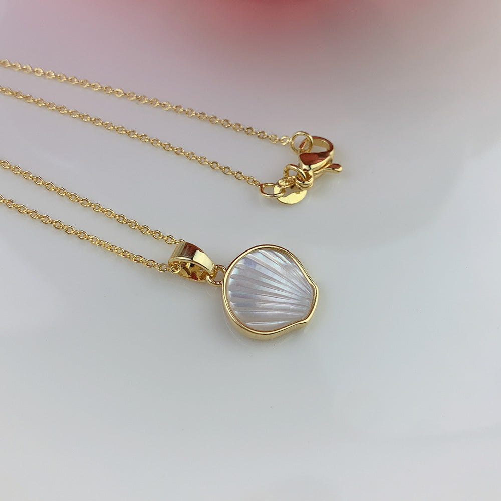 Pendentif en Coquillage Blanc